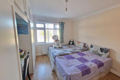 3 bedroom terraced house for sale, District Road, Wembley