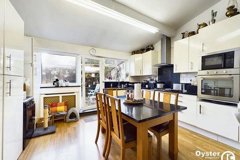 5 bedroom end of terrace house for sale, Princes Avenue, London, N13