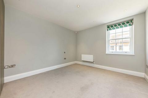 3 bedroom house to rent, High Street, Hampton TW12