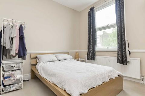 1 bedroom flat to rent, Essex Road, London W3