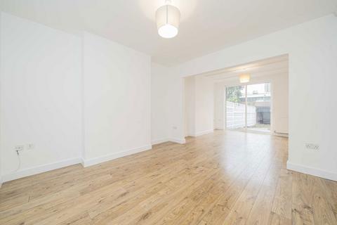 4 bedroom terraced house to rent, Princes Avenue, London W3