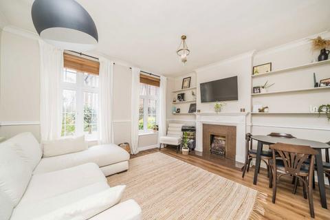 2 bedroom flat for sale, Portsmouth Road, Thames Ditton KT7