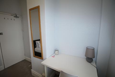 1 bedroom in a house share to rent, 16 Eastbourne Street, Monks Road, Lincoln, Lincolnshire, LN2 5BW, United Kingdom
