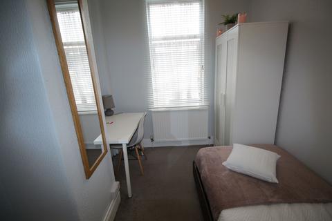 1 bedroom in a house share to rent, 16 Eastbourne Street, Monks Road, Lincoln, Lincolnshire, LN2 5BW, United Kingdom