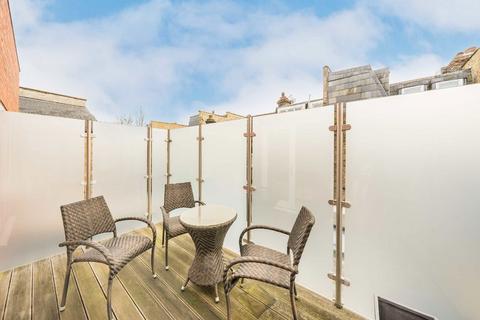 2 bedroom flat for sale, Yukon Road, London SW12