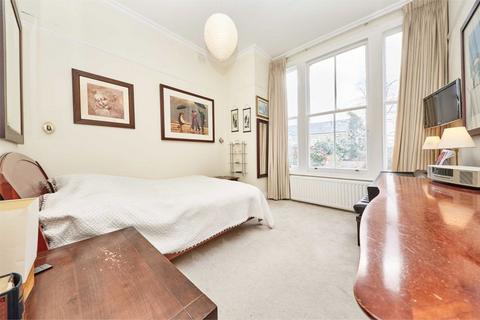 2 bedroom flat to rent, Clapham Common South Side, London SW4