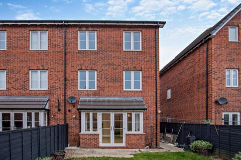 4 bedroom semi-detached house for sale, Park View Square, Castleford, West Yorkshire