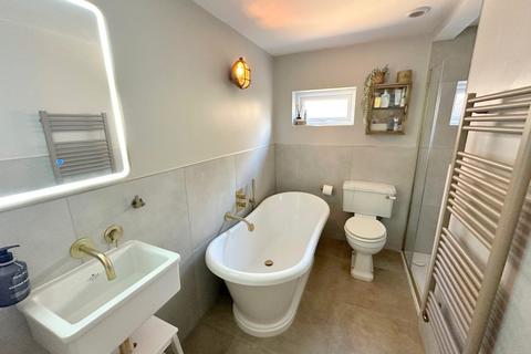 8 Datchet Place, Datchet, Slough, SL3 9EY
