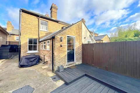8 Datchet Place, Datchet, Slough, SL3 9EY