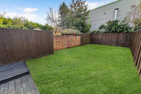 8 Datchet Place, Datchet, Slough, SL3 9EY
