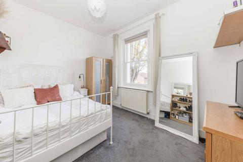 2 bedroom flat to rent, Fontenoy Road, London SW12