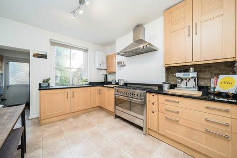 2 bedroom flat to rent, Fernlea Road, London SW12