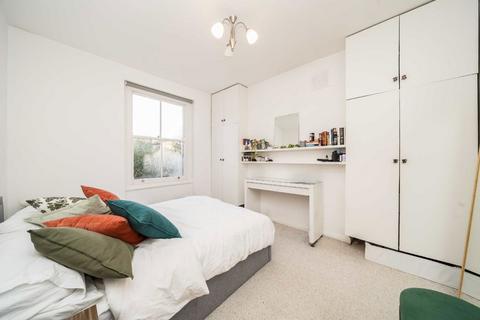 2 bedroom flat to rent, Fernlea Road, London SW12