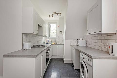 3 bedroom flat to rent, Boundaries Road, London SW12