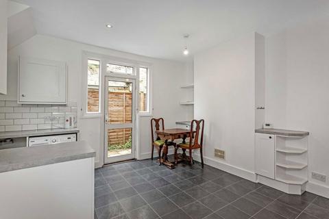 3 bedroom flat to rent, Boundaries Road, London SW12