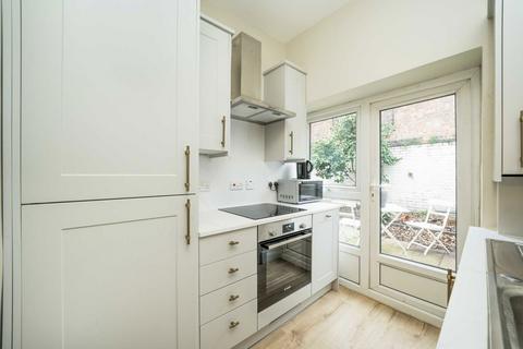 2 bedroom flat for sale, Kilburn Lane, London W10