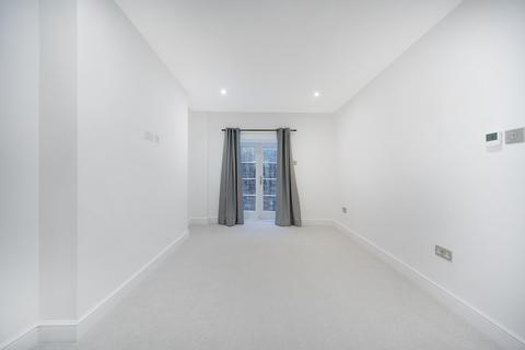 4 bedroom maisonette to rent, Elmore Street, London