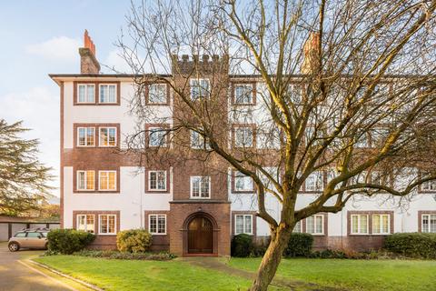 Gloucester Court, Kew Road, Richmond