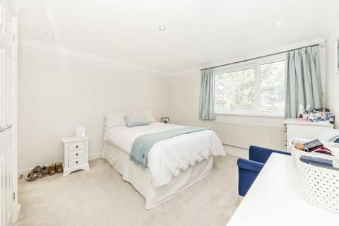 2 bedroom flat for sale, Lavender Hill, London SW11