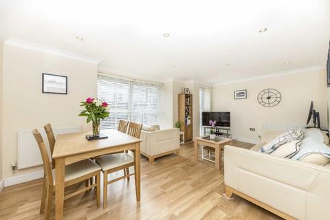 2 bedroom flat for sale, Lavender Hill, London SW11