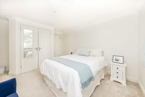 2 bedroom flat for sale, Lavender Hill, London SW11