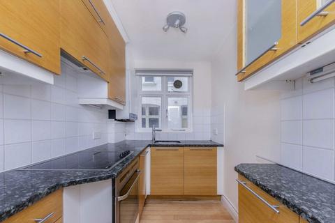 2 bedroom flat to rent, Cadogan Square, London SW1X