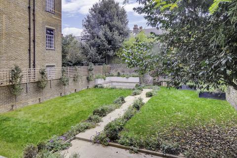 3 bedroom flat to rent, Altenburg Gardens, London