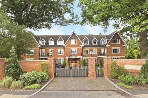 3 bedroom flat to rent, Old Avenue, Weybridge KT13