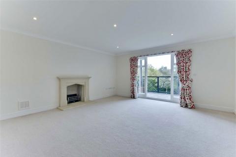 3 bedroom flat to rent, Old Avenue, Weybridge KT13