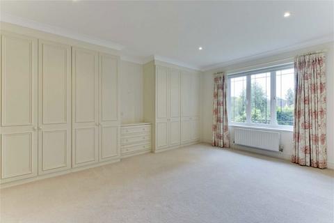 3 bedroom flat to rent, Old Avenue, Weybridge KT13