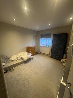 1 bedroom in a house share to rent, Cranleigh Gardens, Sutton SM1