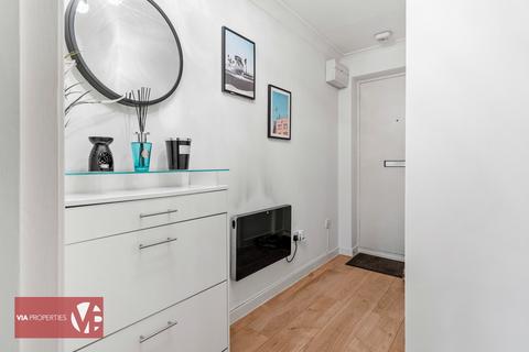 Flat 3, Holt House Flamstead End Road, Cheshunt, Waltham Cross, EN8 0HR