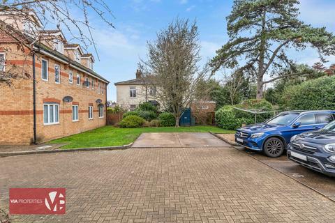 Flat 3, Holt House Flamstead End Road, Cheshunt, Waltham Cross, EN8 0HR