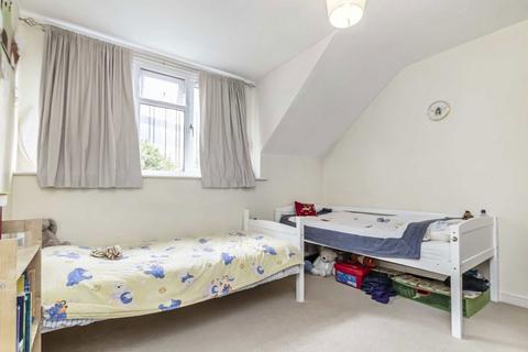 2 bedroom terraced house to rent, Varsity Drive, Twickenham TW1