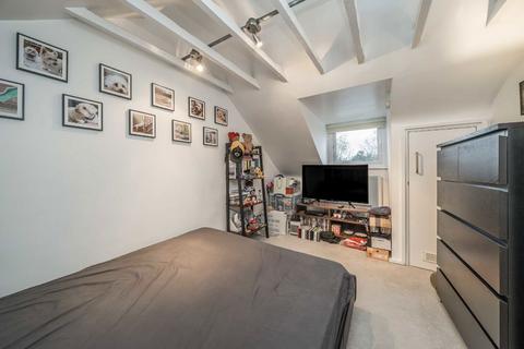 2 bedroom semi-detached house to rent, Richmond Road, Twickenham TW1