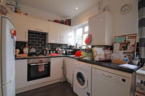 3 bedroom house to rent, Wiltshire Gardens, Twickenham TW2