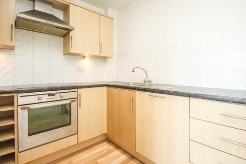 1 bedroom flat to rent, Langhorn Drive, Twickenham TW2