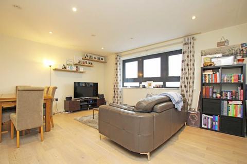 1 bedroom flat to rent, Heath Road, Twickenham TW1