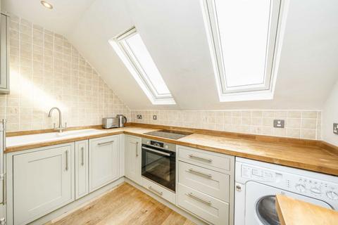 2 bedroom flat for sale, Coleshill Road, Teddington TW11