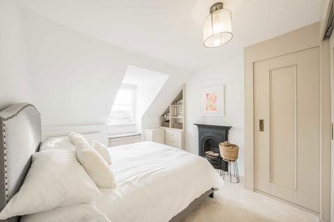 2 bedroom flat for sale, Coleshill Road, Teddington TW11