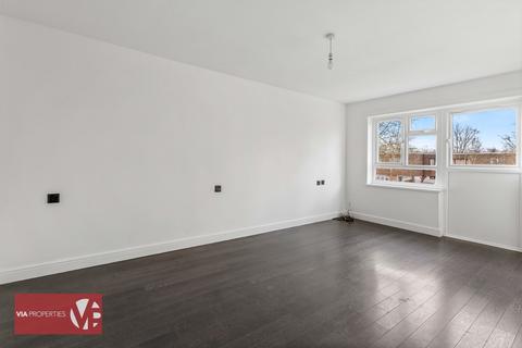 1 bedroom flat for sale, Badburgham Court, Waltham Abbey EN9