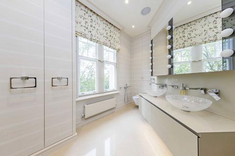 4 bedroom flat to rent, Oakwood Court, London W14