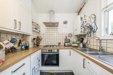 2 bedroom flat for sale, Montem Road, London SE23