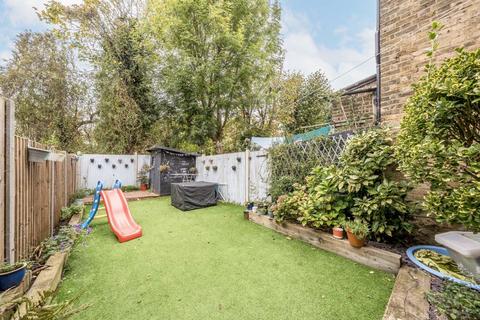 2 bedroom flat for sale, Montem Road, London SE23