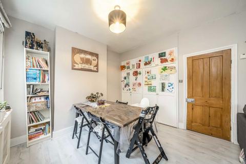 2 bedroom flat for sale, Montem Road, London SE23