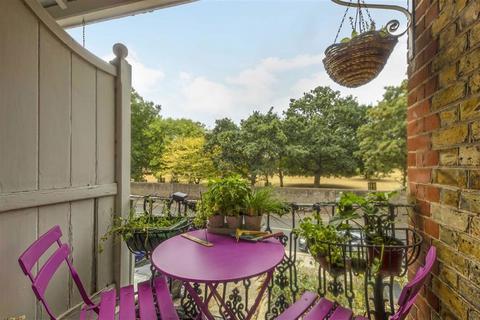 undefined, Park Road, Teddington TW11