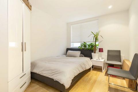 2 bedroom flat to rent, Pump House Crescent, Brentford TW8