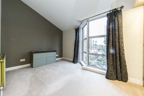 3 bedroom flat to rent, Wellesley Road, London W4