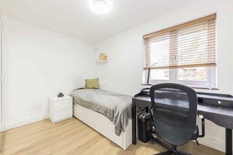 2 bedroom flat to rent, Anstice Close, London W4