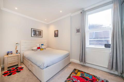 3 bedroom flat to rent, Fitzjohns Avenue, London NW3